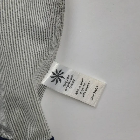 Athleta Searsucker Short, Size Medium, Mid-Rise - Picture 4 of 7